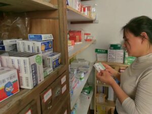 双林镇卫健办开展辖区村卫生室药品安全监督检查