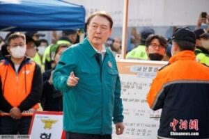 韩国警方寻找踩踏现场喊“推”的人