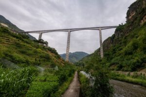 凉山女孩捡瓶子挣学费视频系编造