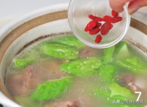 冬天喝什么汤能排毒_大骨汤的做法