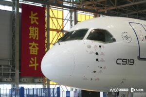 东航“提货”首架C919