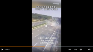 特斯拉高速追尾大货车 司机身亡