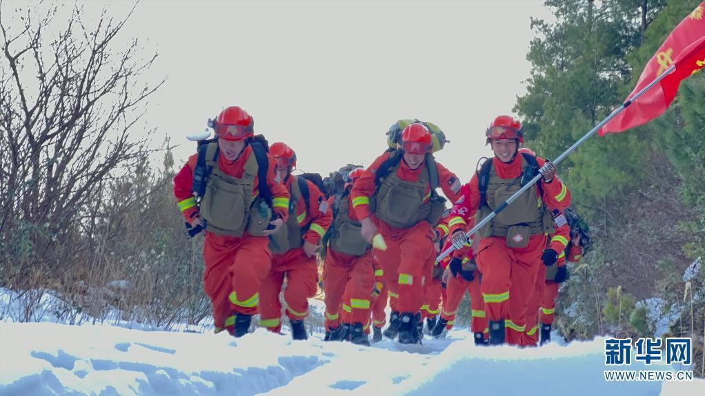 冰雪里的一抹橙！云南大理州森林消防支队掀起冬季大练兵热潮