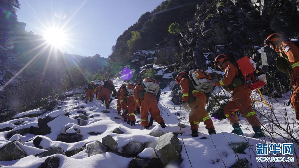 冰雪里的一抹橙！云南大理州森林消防支队掀起冬季大练兵热潮