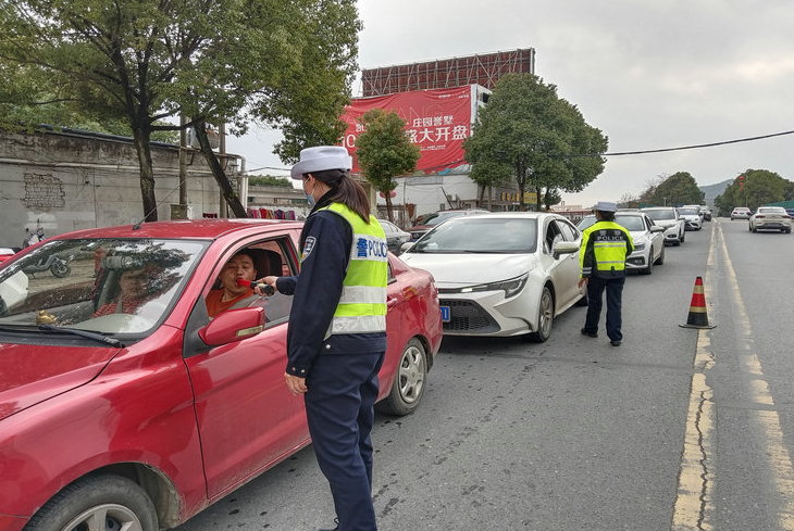 分宜：聚全警之力保障春运返乡出行交通安全