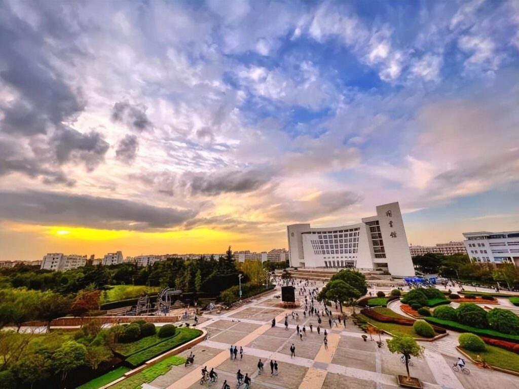 上海大学怎么样_上海大学就业前景