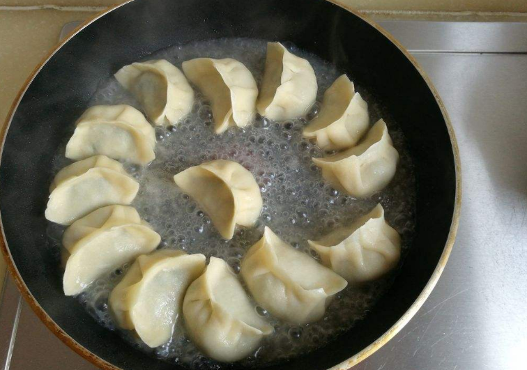 煎饺为什么没冰花_煎饺的最佳做法