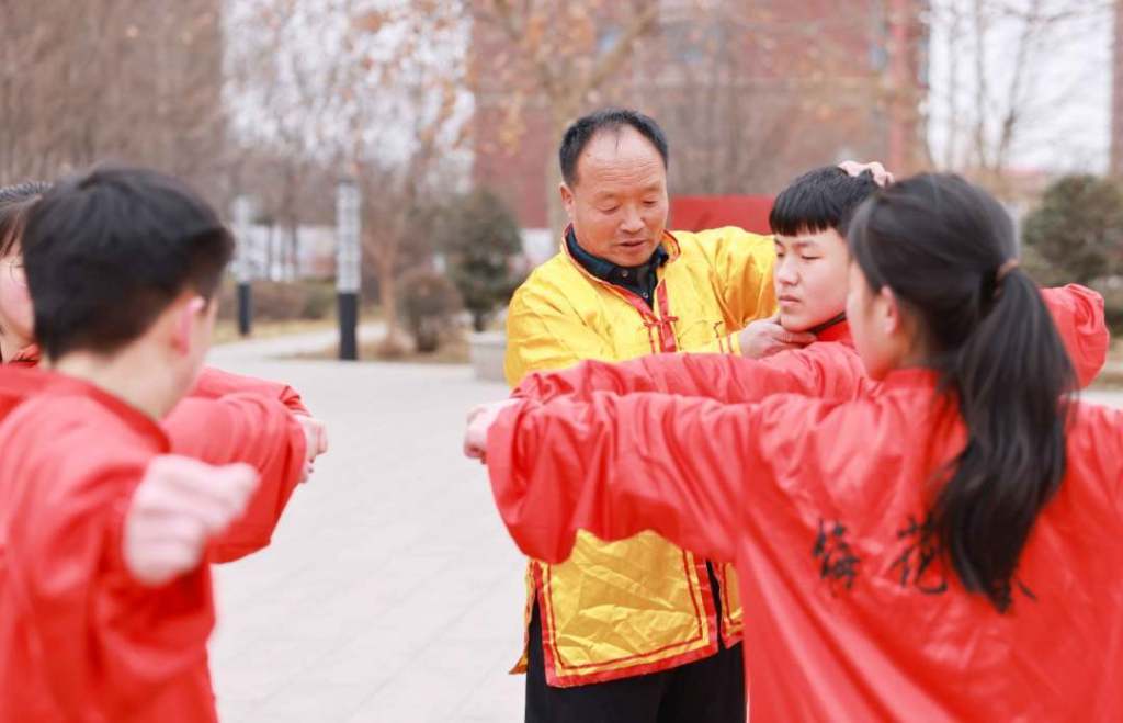 河北广宗：习练“梅拳” 乐在其中