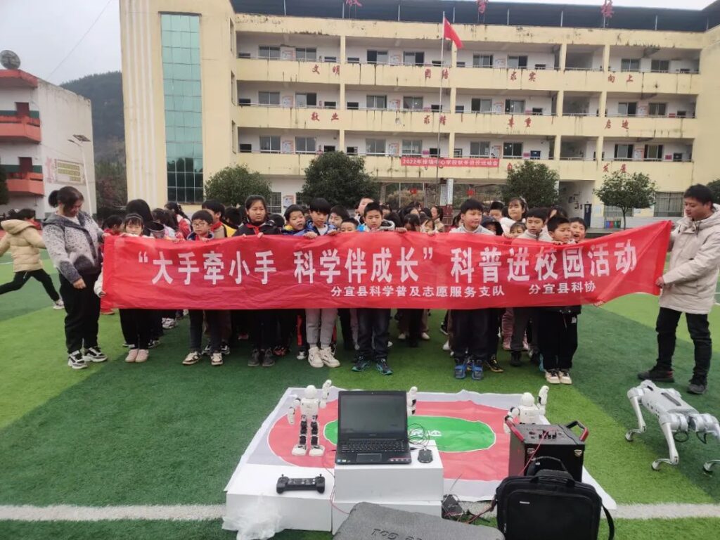 操场乡：科普大篷车进校园 点亮学生科技梦想