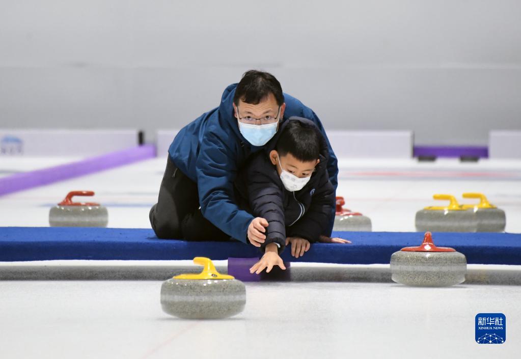 续写大众冰雪运动新辉煌——北京冬奥会闭幕一周年记