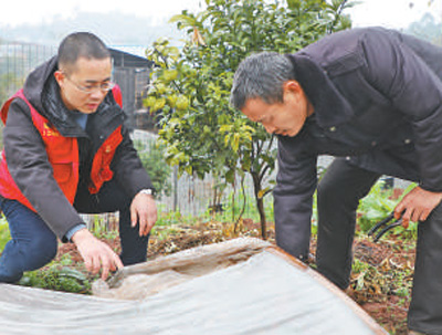 【人民日报】实打实干事 心贴心帮扶（干部状态新观察）