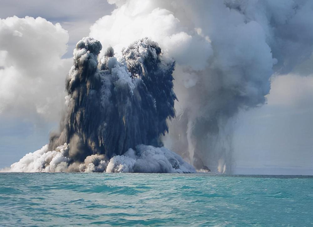 汤加火山爆发的威力有多大_世界上最恐怖的火山