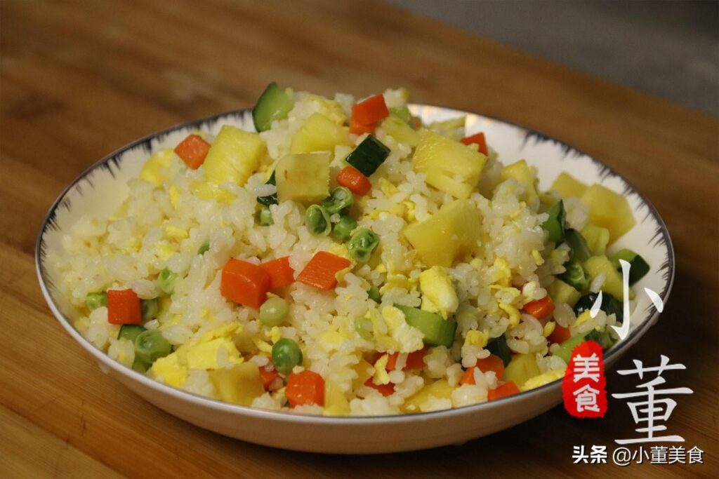 怎么做菠萝炒饭_菠萝炒饭的做法