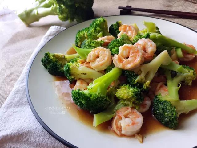 西兰花减肥餐怎么做_4种西兰花减脂餐食谱