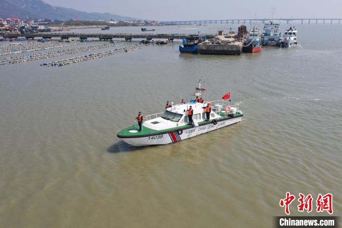 捕捞旺季 福建海警排查海上隐患保生产安全