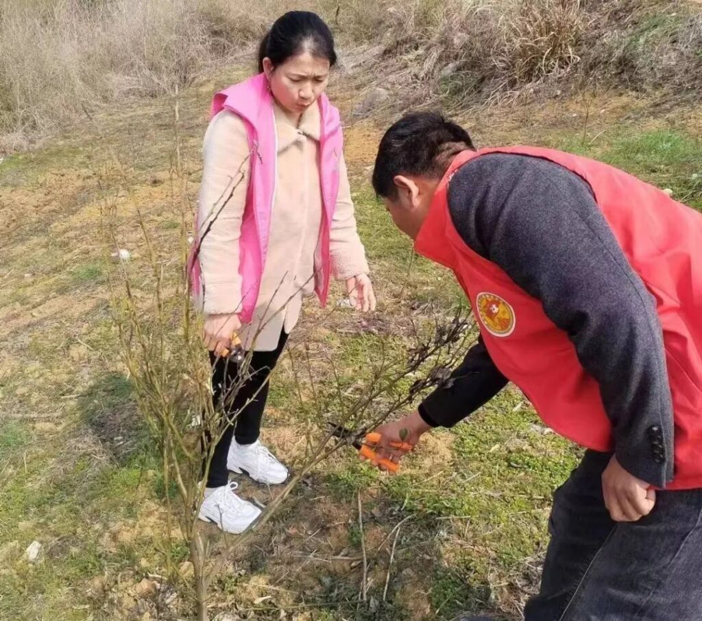 雷锋月活动，操场乡在行动