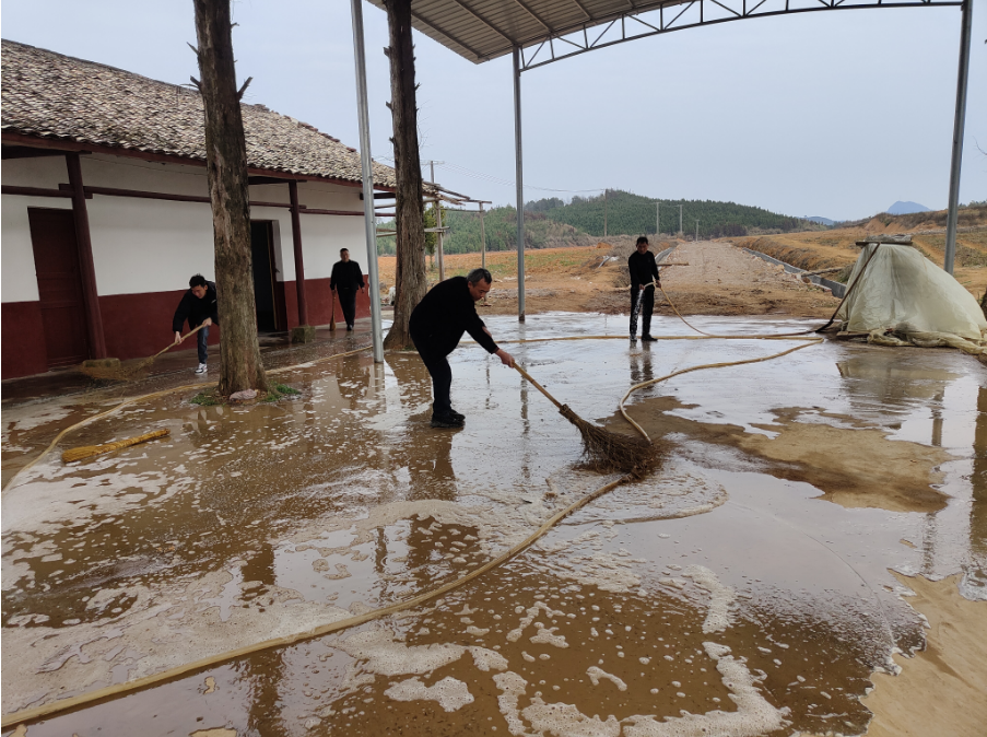 雷锋月活动，操场乡在行动