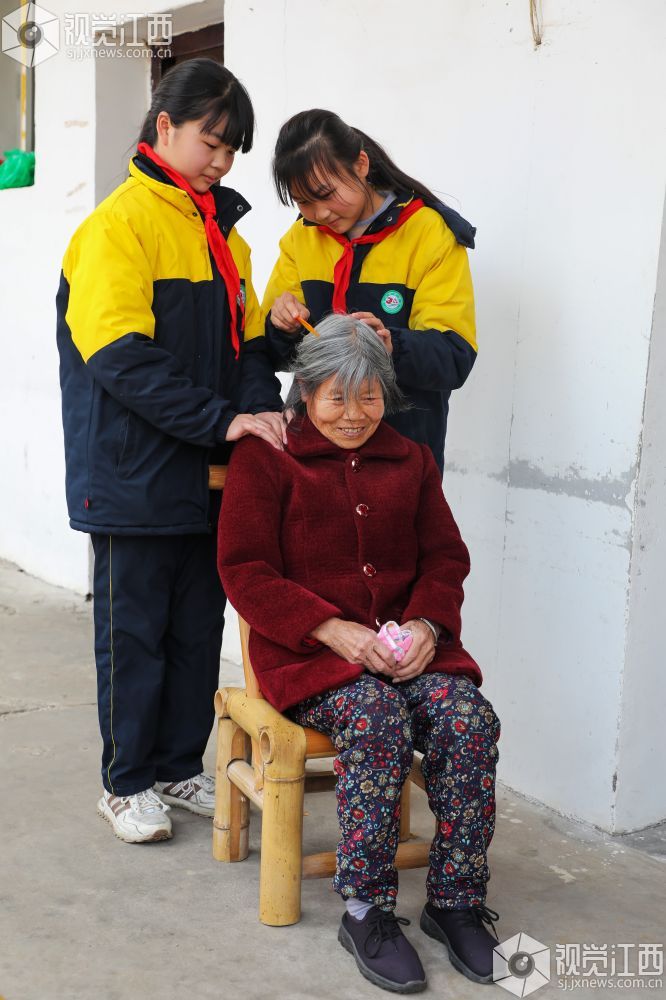 江西分宜：学习雷锋美德 传承雷锋精神