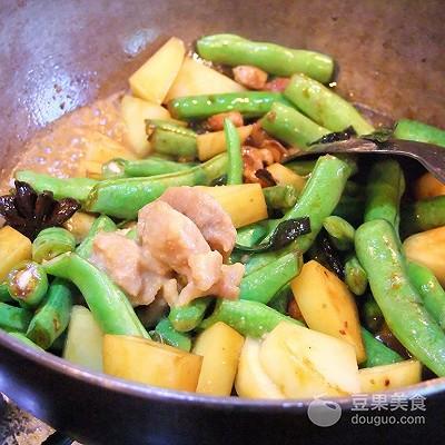 豆角炖土豆怎么做_豆角炖土豆的做法