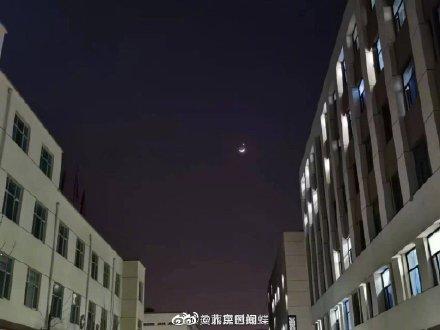 被月亮星星浪漫到了