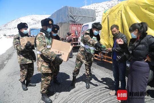 行车记录仪拍下川藏线雪崩画面