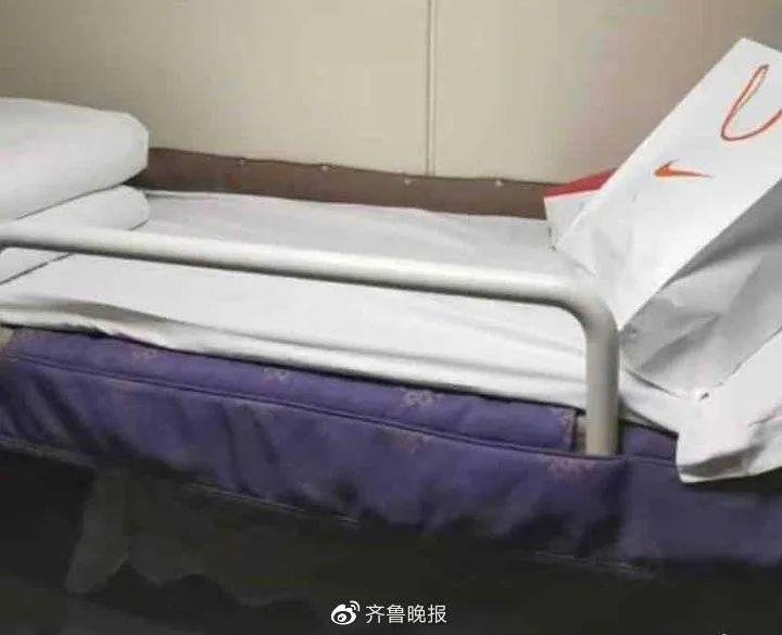 当事人回应吐槽软卧3男1女被批