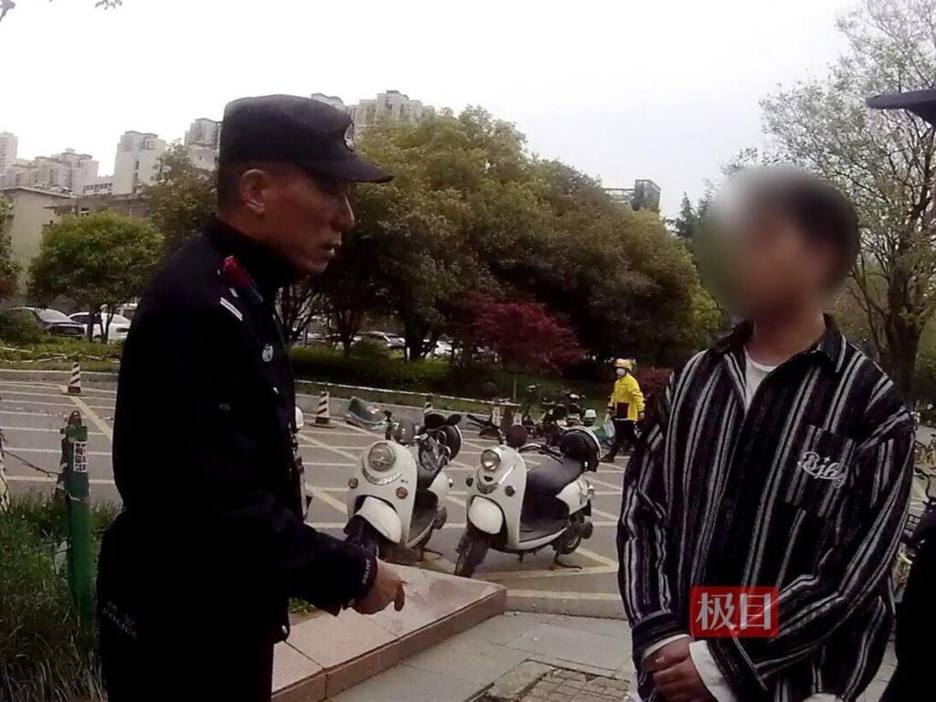 男子直播打骂奔现女网友被刑拘