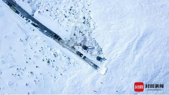 行车记录仪拍下川藏线雪崩画面