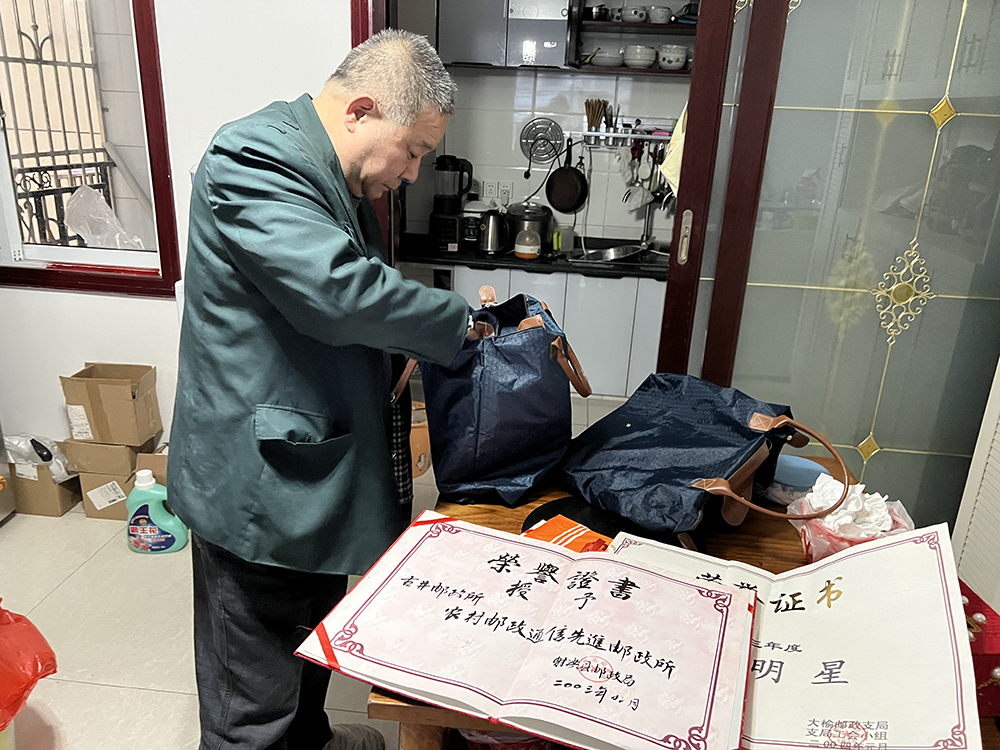 乡邮员在岗40年拿不到养老金