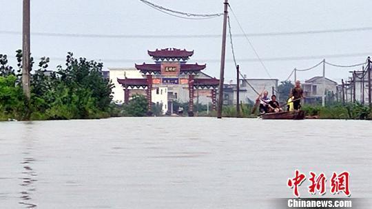 江西抚州突降暴雨农田被淹