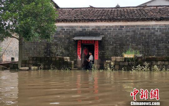 江西抚州突降暴雨农田被淹