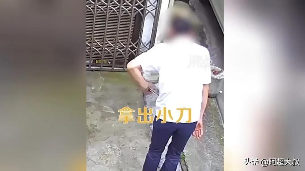 男子用小刀残忍割断看门猫尾巴