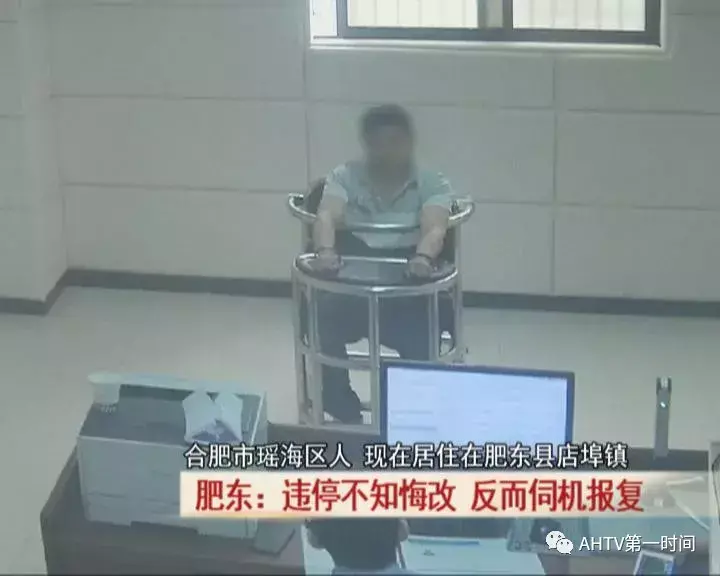 男子当街砍人 路人：有人耳朵被砍掉