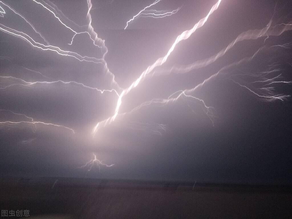 下雨天是先打雷还是先闪电_你知道吗