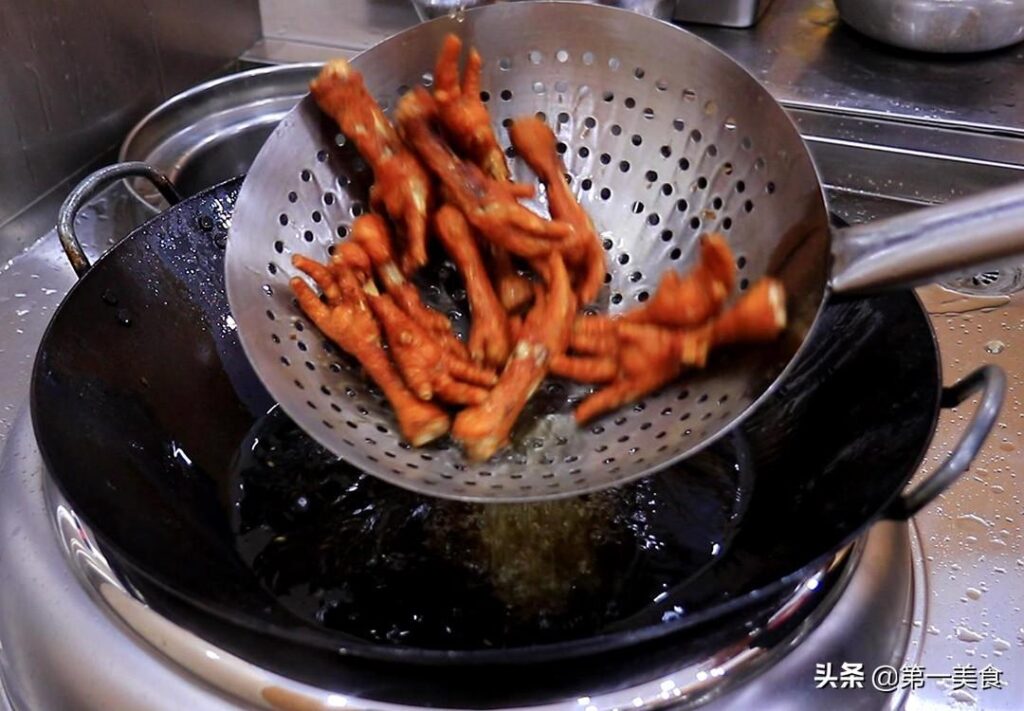 虎皮鸡爪怎么起虎皮_虎皮鸡爪起虎皮的技巧