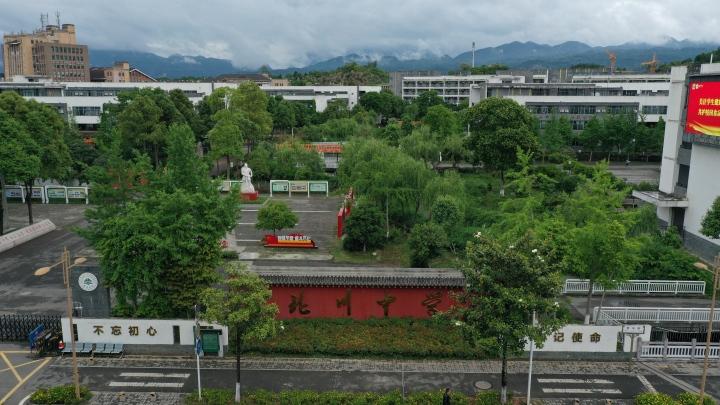 汶川地震“敬礼娃娃”今年要高考