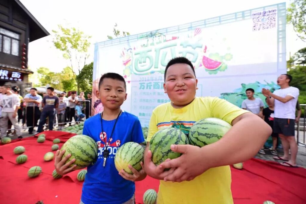 小孩多大可以吃西瓜_孩子吃西瓜的最小年龄