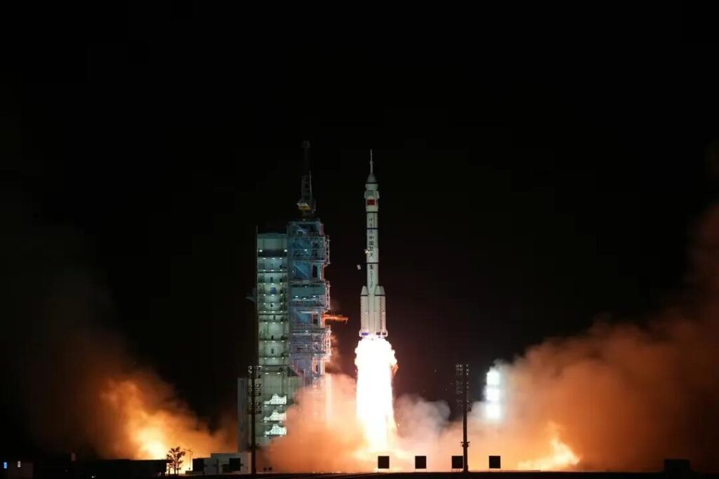 中国航天又迈出了新的里程碑_神舟十五号飞行任务圆满成功