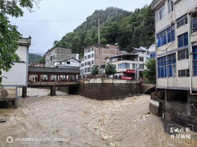 云南昭通暴雨引发山洪致3死1失联