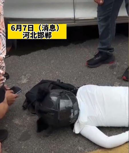 女骑士跑山与车相撞_事故原因还在调查中