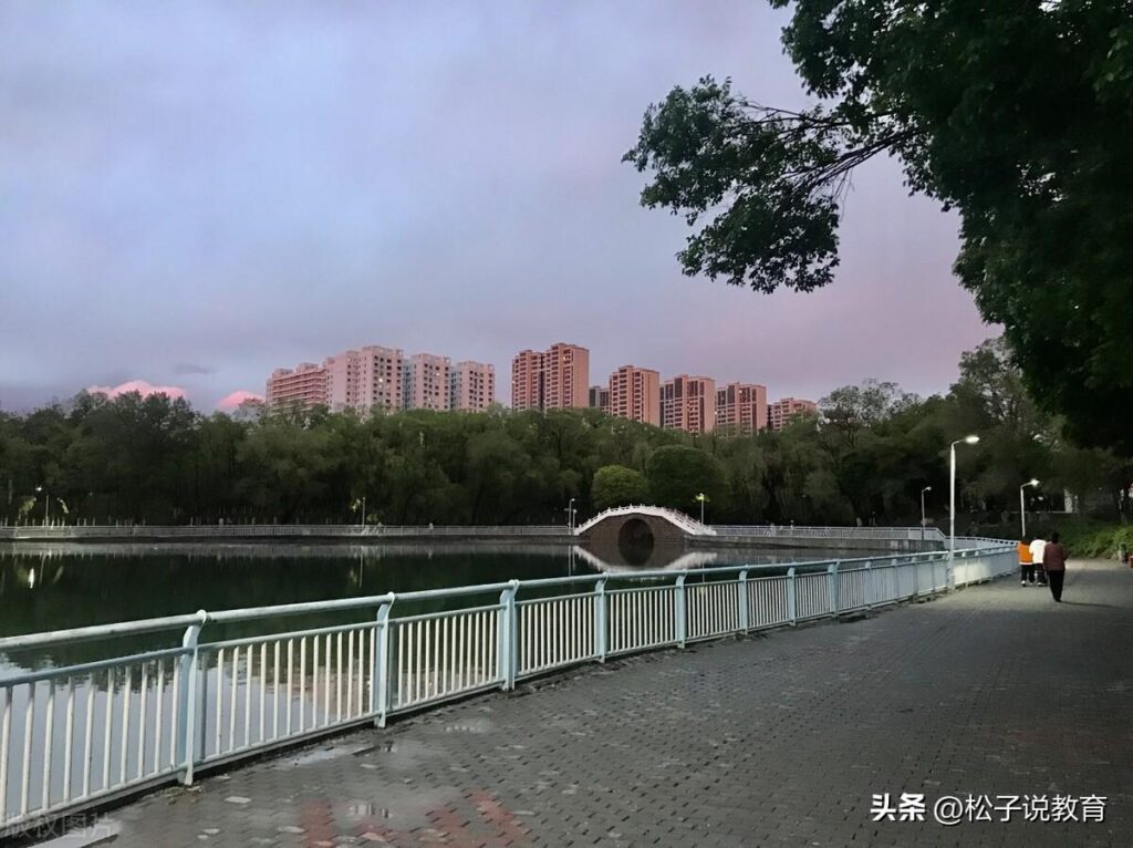 新疆大学到底怎么样_新疆大学什么样子