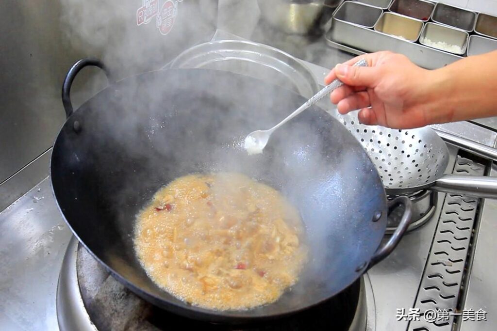 豆角焖面是怎样做出来的_豆角肉焖面的家常做法