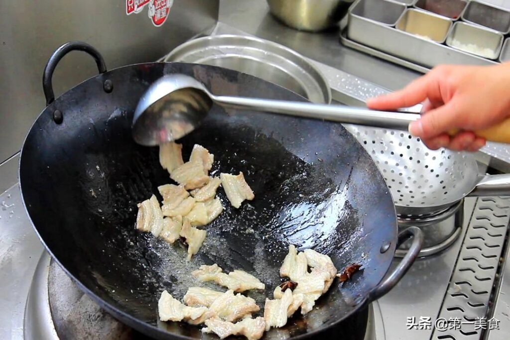 豆角焖面是怎样做出来的_豆角肉焖面的家常做法