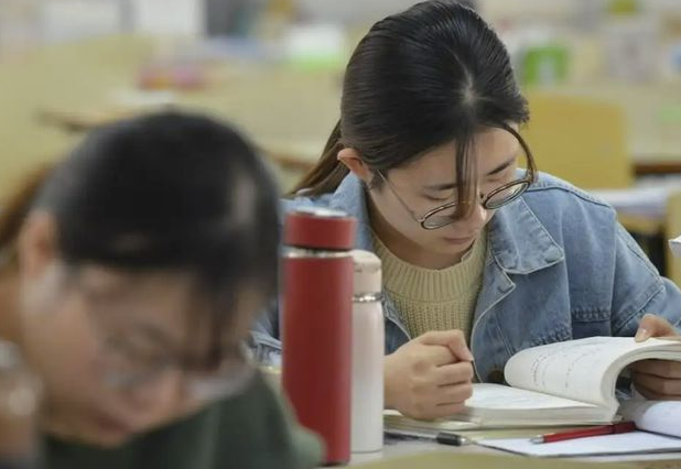 杭州师范大学副教授骚扰女学生_登上热搜