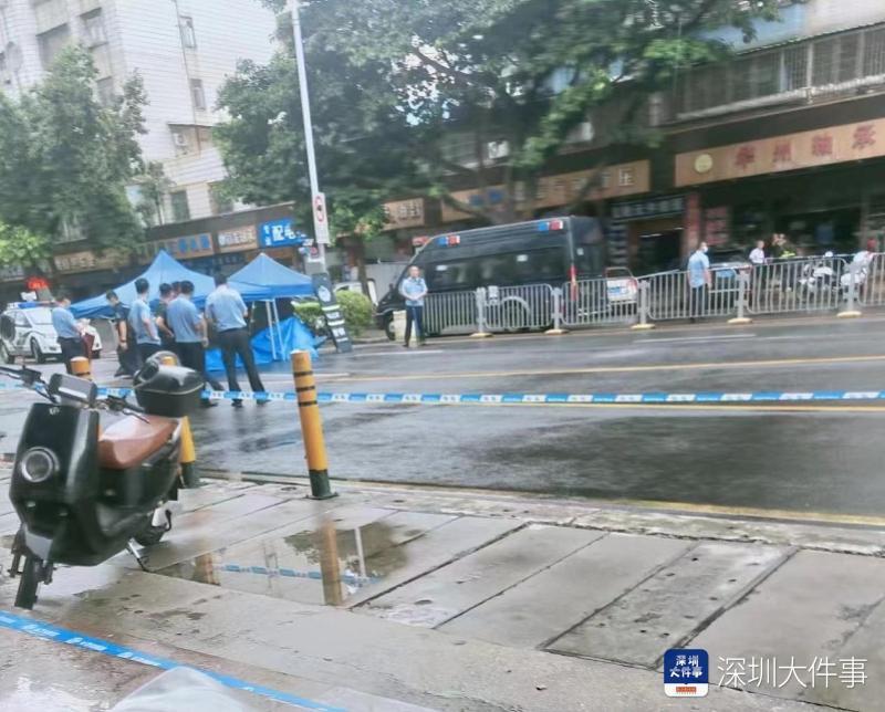 深圳外卖员被雨篷扎颈身亡