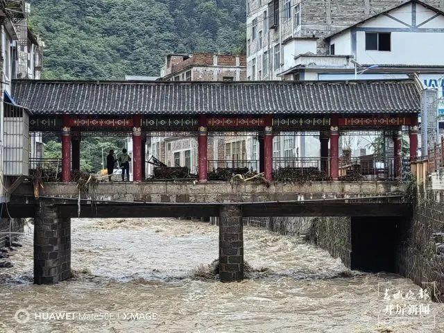 云南昭通暴雨引发山洪致3死1失联