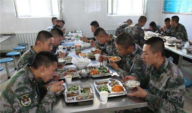 当兵的伙食好不好，当兵伙食一天三餐标准