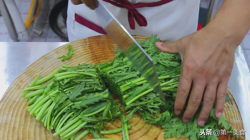 虾米炒茼蒿怎么做，虾米炒茼蒿的做法教程