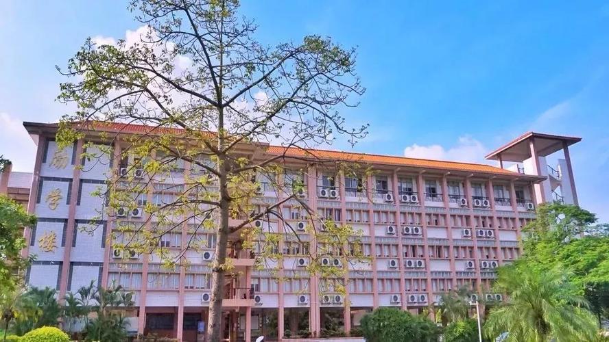 广东财经大学是不是二本，广东财经大学简介