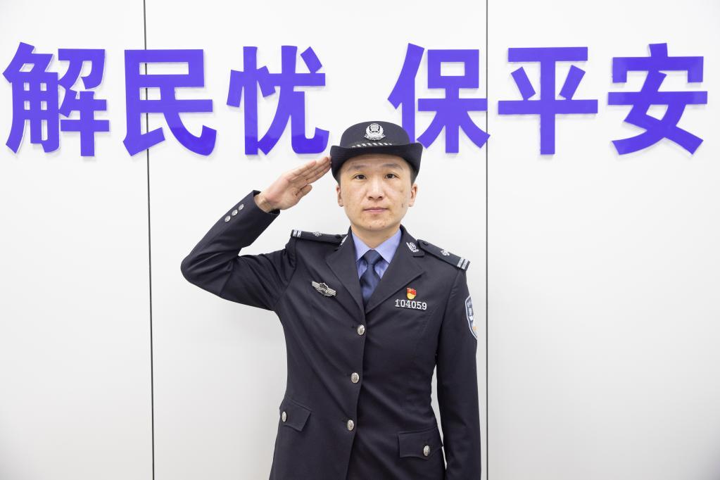 36岁短发女警刘欣逝世